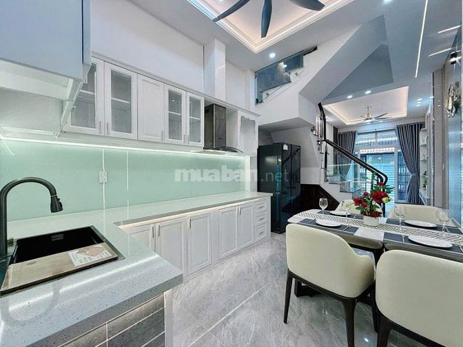 Nhà trệt + 2 Lầu tuyệt đẹp CAO CẤP, hẻm xe hơi sau lưng MT Đường Số 9,