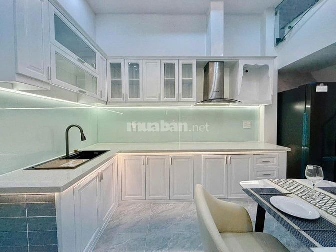 Nhà trệt + 2 Lầu tuyệt đẹp CAO CẤP, hẻm xe hơi sau lưng MT Đường Số 9,