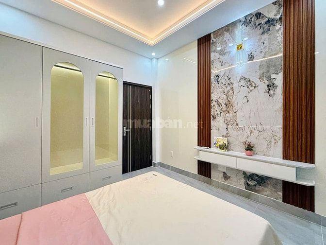 Nhà trệt + 2 Lầu tuyệt đẹp CAO CẤP, hẻm xe hơi sau lưng MT Đường Số 9,
