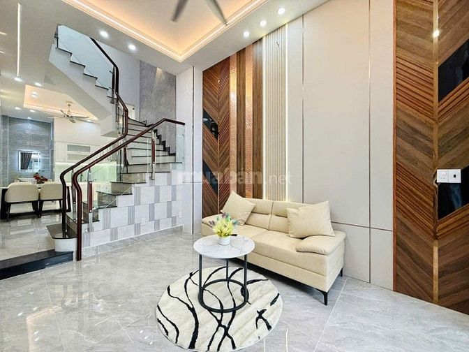 Nhà trệt + 2 Lầu tuyệt đẹp CAO CẤP, hẻm xe hơi sau lưng MT Đường Số 9,