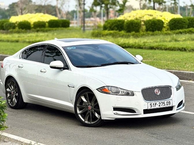 JAGUAR XF 2.0 ( USA ) Premium 2014 • Full Options / Lazang 20inch