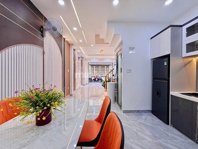 BÁN GẤP NHÀ NGAY CHỢ LỚN, QUẬN 10 ĐƯỜNG HOÀ HẢO 6M THÔNG THOÁNG SỔ ĐẸP