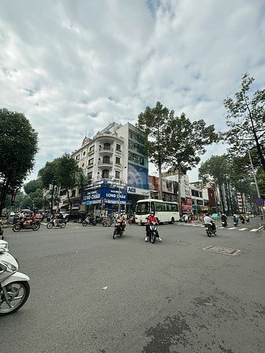 Bán Nhà Mặt Tiền Trần Hưng Đạo, P1, Q5, 4tầng, Giá chỉ 350tr/m2 