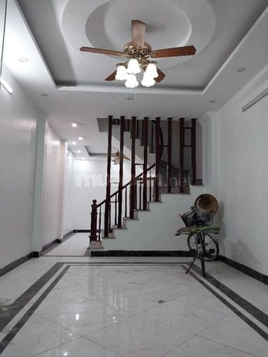 Bán nhà Lĩnh Nam 42m,5 tầng ,5 phòng ngủ, 6.45ty