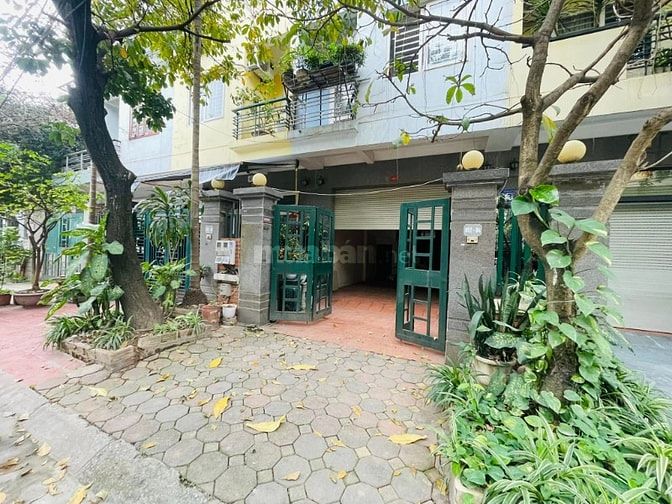 Bán Nhà phân lô, ô tô đỗ cửa, 105m2 ngay trung tâm cầu giấy chỉ 28.8 t
