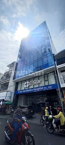 Siêu đẹp! Bán nhà Mặt tiền Trần Quang Khải (10x30). Tiện xây tòa nhà