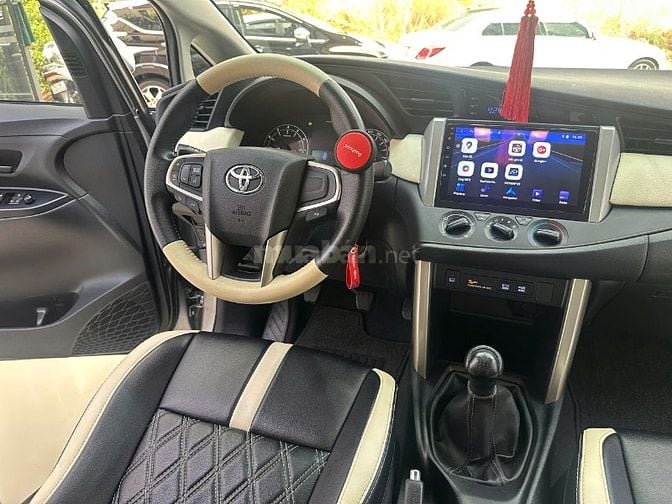 Toyota Innova 2.0E 2017 - 120.000km