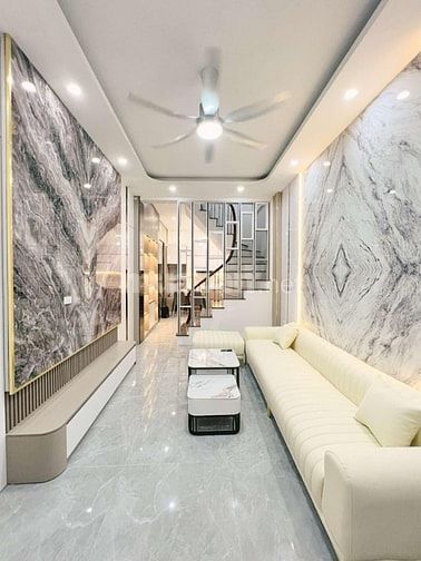 NHÀ ĐẸP NỞ HẬU 50 m2 SÂN RIÊNG 7.35 TỶ