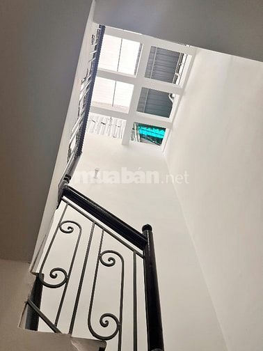 Hơn 7 tỷ mà nhà 7T P/Lô Víp Bách Khoa-Lê Thanh Nghị cách oto 20m 