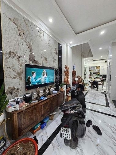 NHÀ MỚI 6 TẦNG THANG MÁY, NỘI THẤT ĐỒ GỖ GIÁ TRỊ, Ô TÔ ĐỖ CỬA