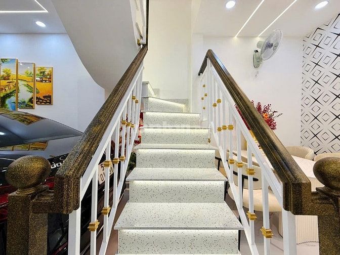 Nhà tuyệt đẹp CAO CẤP xe hơi để trong nhà Bùi Quang Là, P12, Q.Gò Vấp,