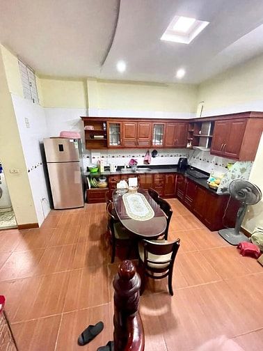 Bán nhà phố Hào Nam vị trí rất đẹp, 40m2, 6 tầng, MT 4,5m, giá 6,5 tỷ 