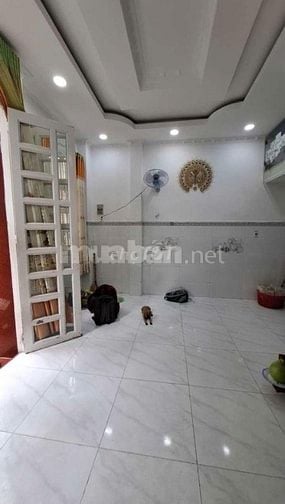 Nhà Mễ Cốc, P15 - Q8. 5,8m x 7,2m Trệt, 2 Lầu. Sát bên chợ hẻm 2,5m