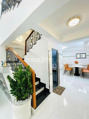 Bán nhà gần mặt tiền đường Cao Thắng Quận 10, chính chủ, SHR, 3ty350tr