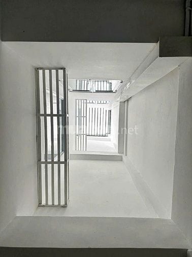 bán nhà DT 4mx16,3m đường 10m ô tô xe tải, xe hơi vào nhà, giá rẻ 