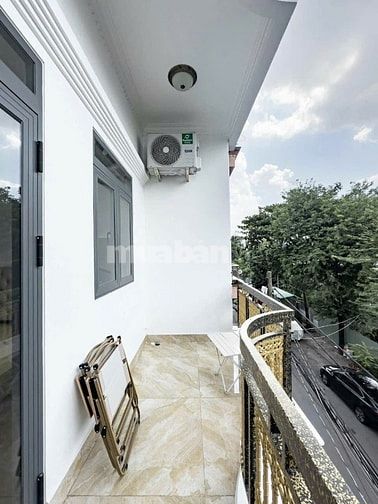 bán nhà DT 4mx16,3m đường 10m ô tô xe tải, xe hơi vào nhà, giá rẻ 