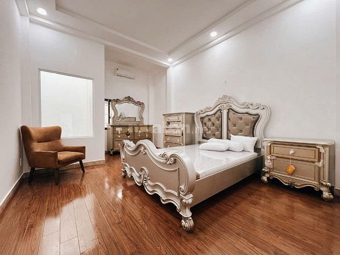 bán nhà DT 4mx16,3m đường 10m ô tô xe tải, xe hơi vào nhà, giá rẻ 