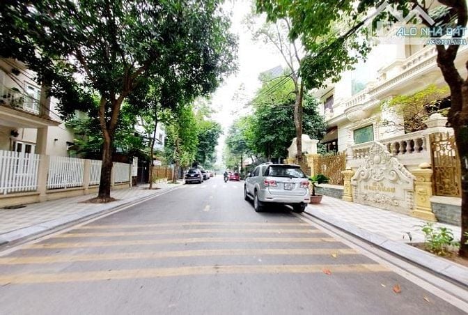 Bán biệt thự 4 tầng KDT vườn đào Đường Lạc Long Quân, Tây Hồ, Hà Nội 