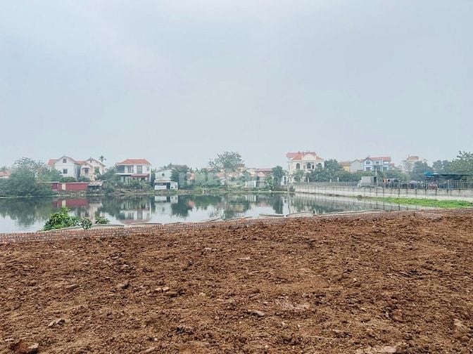  Chính chủ bán mảnh đất 900m2 sổ đỏ hướng ĐN, tặng thêm 200m2 đất dôi 