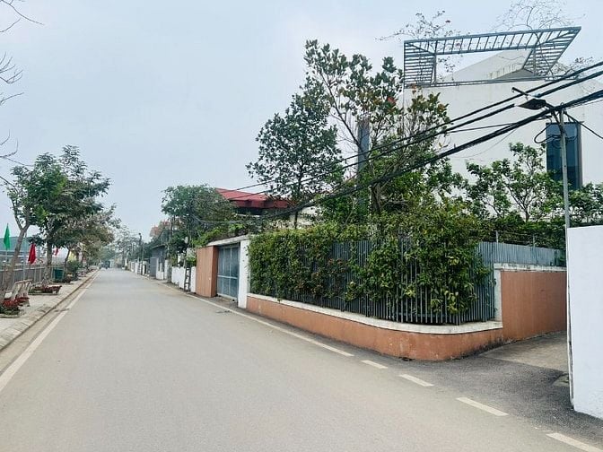  Chính chủ bán mảnh đất 900m2 sổ đỏ hướng ĐN, tặng thêm 200m2 đất dôi 