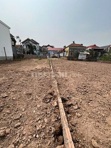  Chính chủ bán mảnh đất 900m2 sổ đỏ hướng ĐN, tặng thêm 200m2 đất dôi 