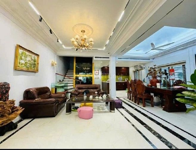  Bán nhà mặt phố Bà Triệu, DT 260 m2, mặt tiền khủng, vị trí rất đẹp!