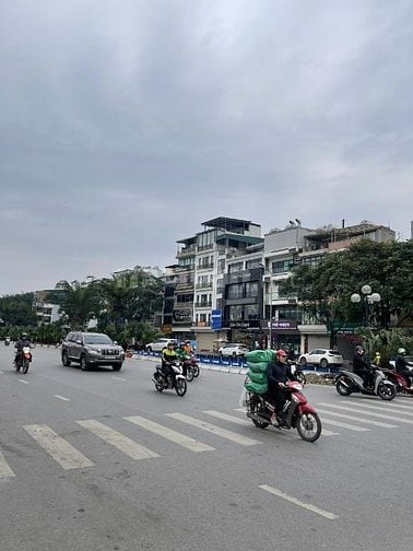 Bán nhà Trần Khát Chân ô tô vào nhà, DT 48m2, 4T, Mt 4m, Giá 10.8 tỷ.