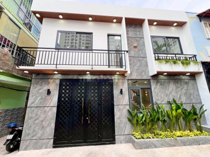 Bán nhà mới 2 tầng ngay trung tâm quận 7