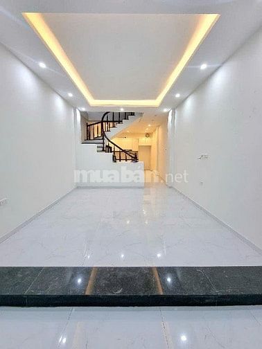 NHÀ ĐẸP Ở NGAY, 2 THOÁNG, NỞ HẬU, 40M RA Ô TÔ, BA GÁC ĐỖ CỬA