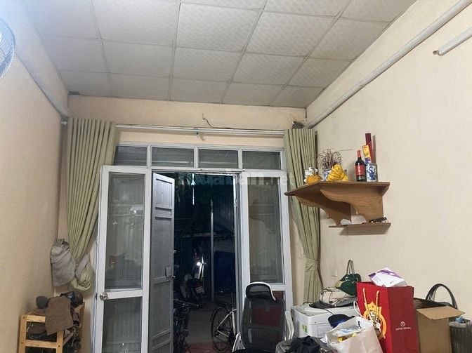 Cần bán nhà 42 m2 cấp 4 giá bán 2.3 tỷ 