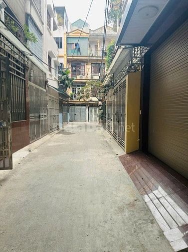 BÁN GẤP NHÀ CẦU GIẤY # 7 TẦNG THANG MÁY , OTO ĐỖ CỬA # CÁCH ĐƯỜNG 50M 
