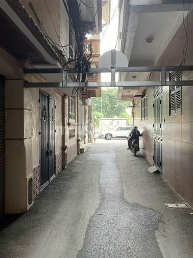 BÁN GẤP #DỊCH VỌNG HẬU # 40M2 #OTO ĐỖ CỬA # 50 M RA PHỐ # 5 TẦNG