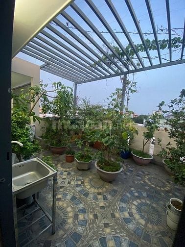 Bán nhà lầu 4 tầng lớp góc hai mặt tiền tiện kinh doanh,làm văn phòng