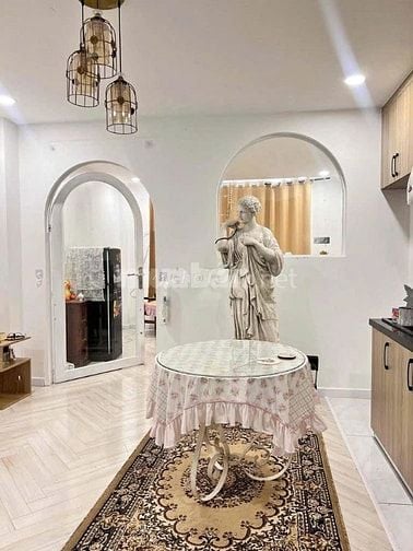 Giảm 2 Tỷ bán gấp nhà đẹp có thang máy HXH Nguyễn Tri Phương P9 Q5