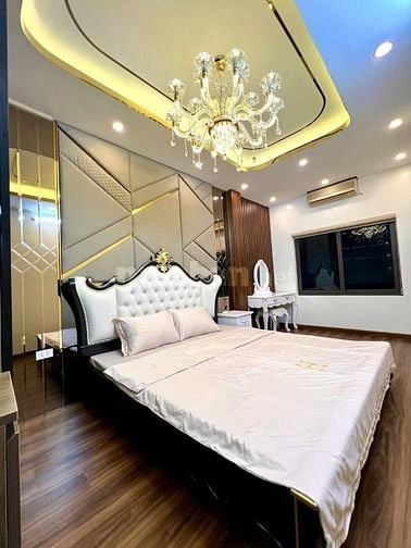 Bán nhà Minh Khai DT30m2 xây 5 tầng giá hơn 60 tỷ