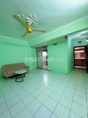 Bán nhà tập thể phố Vọng diện tích 60m, ô tô đỗ chân cầu thang
