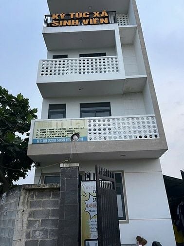 Giảm 1.8ti cần bán gấp nhà căn góc đường 49 Võ Văn Hát.