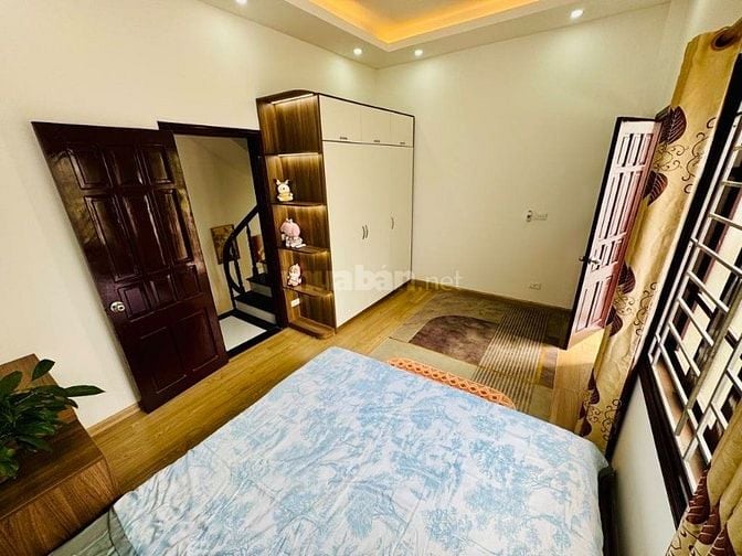 bán nhà Trung Hòa 90m2 6 tầng mặt tiền 4m giá 9.8 tỷ
