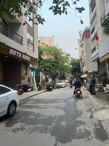 Tuấn Nhà Bay ra tay – Nhà Xuân La 5 tầng, thang máy, Ô tô, giá 10,3 tỷ