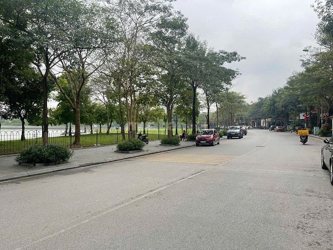BÁN GẤP SIÊU PHẨM VIEW HỒ  THÀNH PHỐ GIAO LƯU – BẮC TỪ LIÊM – DT 240m 