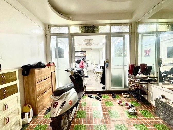 NHÀ ĐẸP, 2 THOÁNG, Ô TÔ ĐỖ CỔNG, THIẾT KẾ HIỆN ĐẠI