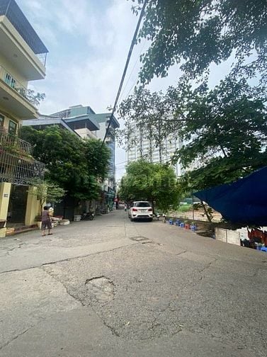 BÁN NHÀ ĐẤT MẶT HỒ LINH ĐÀM 132M Ô TÔ TRÁNH VI TRÍ ĐÁC ĐỊA
