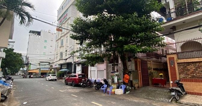 Bán gấp KS đang kinh doanh Đ Nguyễn Tri Phương , p4,q10 . Giá 11 tỷ