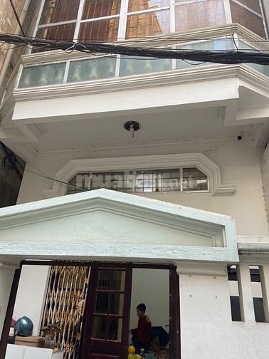  BÁN NHÀ Hoàng Hoa Thám  3 TẦNG 40 M NGÕ THÔNG TỨ PHÍA GẦN PHỐ 