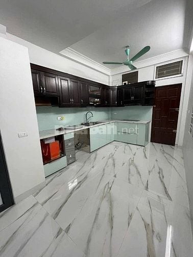 Bán Nhà Ô Tô đỗ cửa Tại đường Trích Sài, Tây Hồ, cách mặt Hồ Tây 10m.