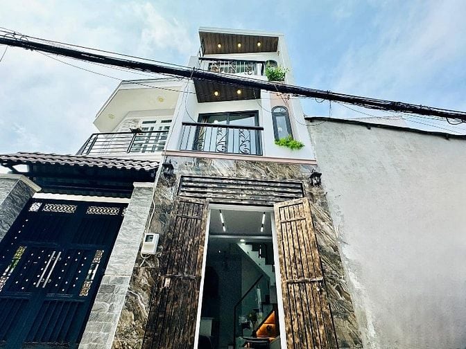 Cô Hoa bán nhà 30m2 2tỷ150 Lê Thị Bạch Cát P13 Q11. Sổ hồng riêng