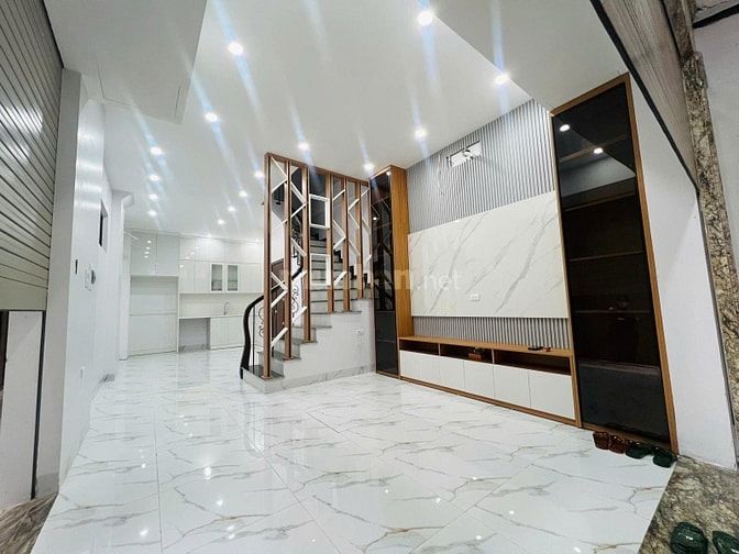 Bán nhà phố Minh Khai, Hoàng Mai 40m, 5 tầng. Giá: 8.6 tỷ