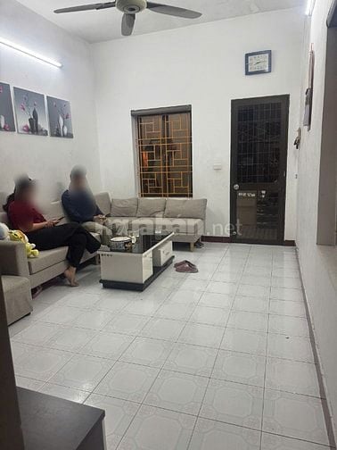 Bán căn hộ Tập thể DT80 đẹp 3P.ngủ 2 WC tầng 2 thông 3 phố Cầu Giấy 