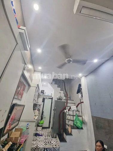 MỘT CĂN DUY NHẤT Ở QUẬN HAI BÀ TRƯNG 28M2 GIÁ 5.2 TỈ, SỔ VUÔNG VẮN,  K