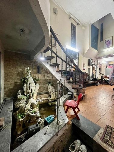 Cần bán nhà Võ Thị Sáu,HBT, lô góc, dân xây,oto đỗ cửa, sổ vuông,65m,
